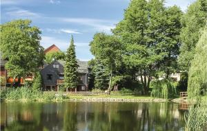 a house next to a lake with trees at Gorgeous Home In Gleima With Kitchen in Gleima