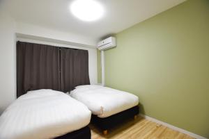 Postel nebo postele na pokoji v ubytování Randor Residence Tokyo Suites