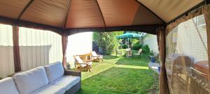 a screened in porch with a couch and a yard at Maple Leaf Motel in Goderich