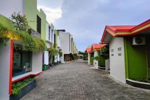 a cobblestone alley with colorful buildings on either side at Lonari Hotel in Arnhemia