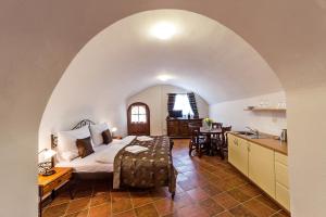 Posteľ alebo postele v izbe v ubytovaní Vila Krumlov