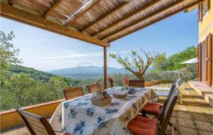 a dining table on a balcony with a view of the mountains at Montecatino in Mastiano