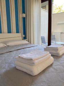 A bed or beds in a room at B&B Il Tramonto