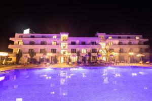 Бассейн в Palmonte Suites Hotel & SPA или поблизости