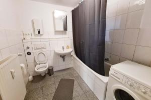 Ένα μπάνιο στο Langenfeld Apartment
