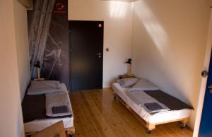 Posteľ alebo postele v izbe v ubytovaní Trafo Base Camp