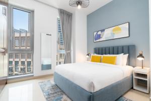 Ultimate Stay / 4 Beds / Burj Khalifa View tesisinde bir odada yatak veya yataklar