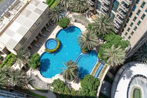 Výhled na bazén z ubytování Ultimate Stay / 4 Beds / Burj Khalifa View nebo okolí