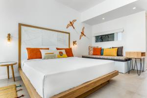 Кровать или кровати в номере Sunrise Attitude (Adults Only)