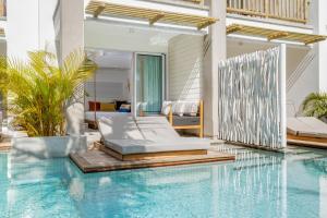 Бассейн в Sunrise Attitude (Adults Only) или поблизости