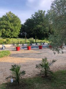 Vonkajšia záhrada v ubytovaní La Bastide 1767 Villa de charme avec piscine 15x5, climatisation, 4 chambres, cuisine extérieur