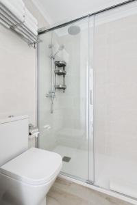 Ванна кімната в Home2Book Blue Sea View Patalavaca Beach Apartment