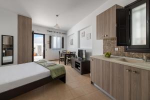 Kuchyň nebo kuchyňský kout v ubytování Lindos Olive Suites