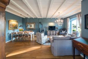 a living room with a couch and a dining room at Lerchenhof in Reestow