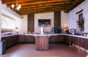 A kitchen or kitchenette at Country Inn
