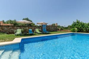 Basen w obiekcie YourHouse Can Covetes, villa with private pool and garden, perfect for families lub w pobliżu
