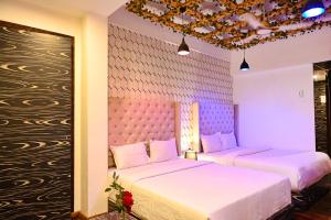 Cama o camas de una habitación en Hotel Heritage Inn at Assi Ghat