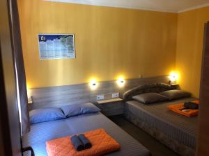 Tempat tidur dalam kamar di Apartments PEHAR