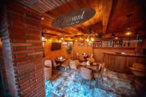 Restaurace v ubytování MUSMORE Boutique Hotel + 37 fotografií