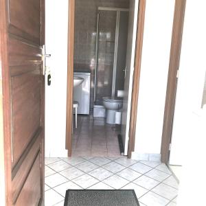 an open door to a bathroom with a toilet at Halte Saltusienne in Saint-Julien-du-Sault