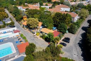 an aerial view of a house with a swimming pool at Camping Paradis 4 étoiles Au Port de L'Houmeau - La Rochelle in LʼHoumeau