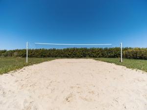 a volleyball net sitting on top of a sandy beach at Camping Paradis 4 étoiles Au Port de L'Houmeau - La Rochelle in LʼHoumeau