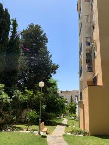 Ogród w obiekcie Tulipanes Benalmádena - Parking privado