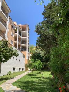 Ogród w obiekcie Tulipanes Benalmádena - Parking privado