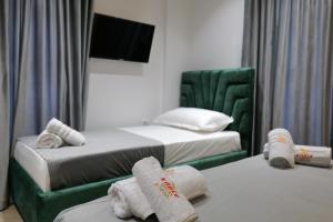 Postel nebo postele na pokoji v ubytování Hotel Eagle