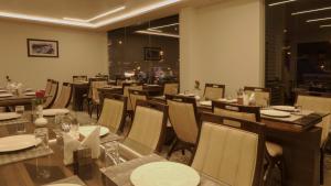 En restaurant eller et spisested på Florida Airport Hotel Kochi