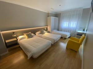 En eller flere senge i et værelse på Villa Alta
