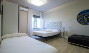 Rúm í herbergi á RuralSuite Hotel Apartamentos