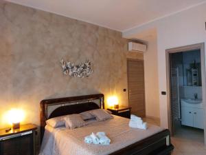 a bedroom with a bed with towels on it at B&B L'agrumeto in Nocera Inferiore