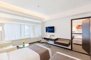 Letto o letti in una camera di Regal Riverside Hotel