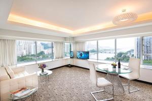 TV o dispositivi per l'intrattenimento presso Regal Riverside Hotel
