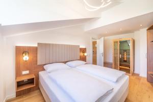 Un pat sau paturi într-o cameră la das mondsee