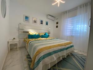 Posteľ alebo postele v izbe v ubytovaní Family villa with pool, walk to beach, restaurants and shopping