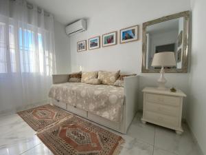 Posteľ alebo postele v izbe v ubytovaní Family villa with pool, walk to beach, restaurants and shopping