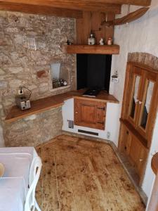a room with a kitchen with a stove and a door at George's rooms in Stari Grad