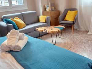 Część wypoczynkowa w obiekcie Cute Suite Apt., close to metro and highway
