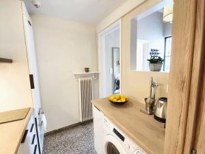 Kuchnia lub aneks kuchenny w obiekcie Cute Suite Apt., close to metro and highway