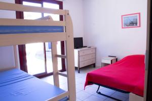 a bedroom with a bunk bed and a desk at Le Marais - Village Vacances in Meschers-sur-Gironde