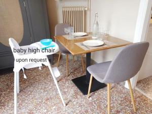 Zdjęcie z galerii obiektu Cute Suite Apt., close to metro and highway w Atenach