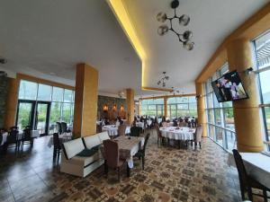 Restaurace v ubytování Hotel & Restaurant Ada