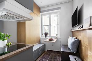 Televisyen dan/atau pusat hiburan di Forenom Aparthotel Stockholm Bromma