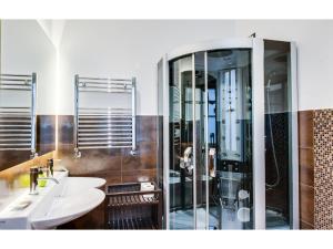 Koupelna v ubytování Lh Royal Suites Terrace + 28 fotografií