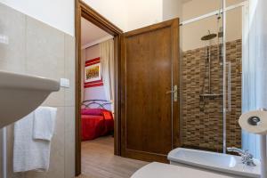 Koupelna v ubytování B&B FONTERONCONE di KRYVUTA OKSANA + 7 fotografií