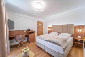 Un pat sau paturi într-o cameră la das mondsee