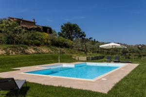 Bazén v ubytování B&B FONTERONCONE di KRYVUTA OKSANA nebo v jeho okolí