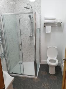 Bathroom sa The Meadowsweet Hotel & self catering Apartments